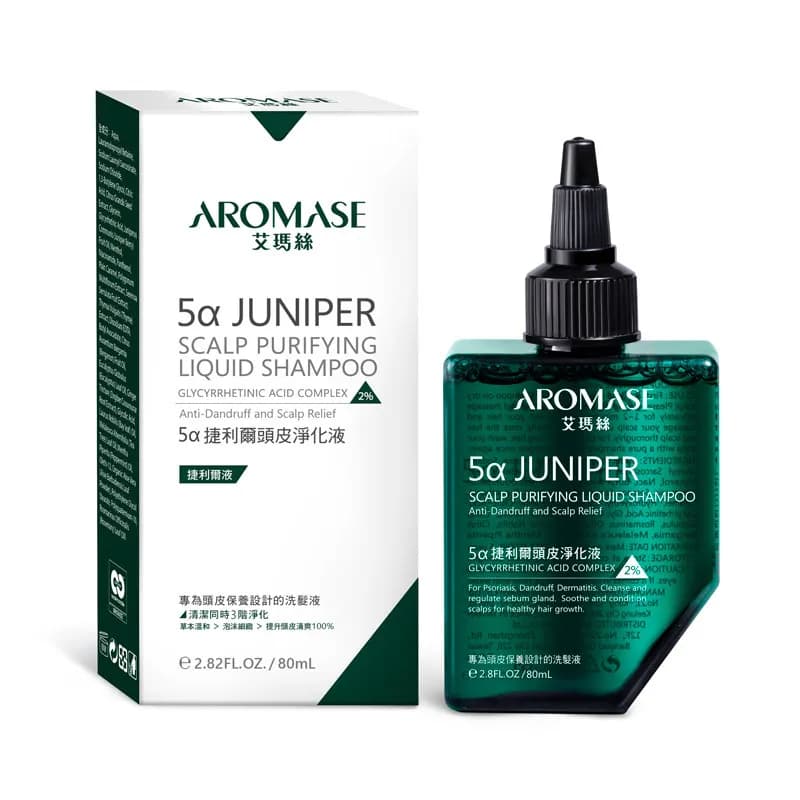 白色盒裝與深綠色尖嘴瓶並列，包裝印有 AROMASE、5α JUNIPER及英文頭皮清潔洗髮文字。