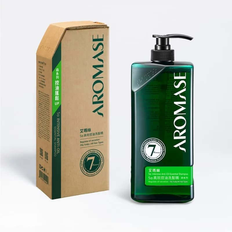 棕色紙盒與深綠色長方形按壓瓶並列，瓶身印有直排 AROMASE及綠色標籤，盒面帶深綠色側邊。
