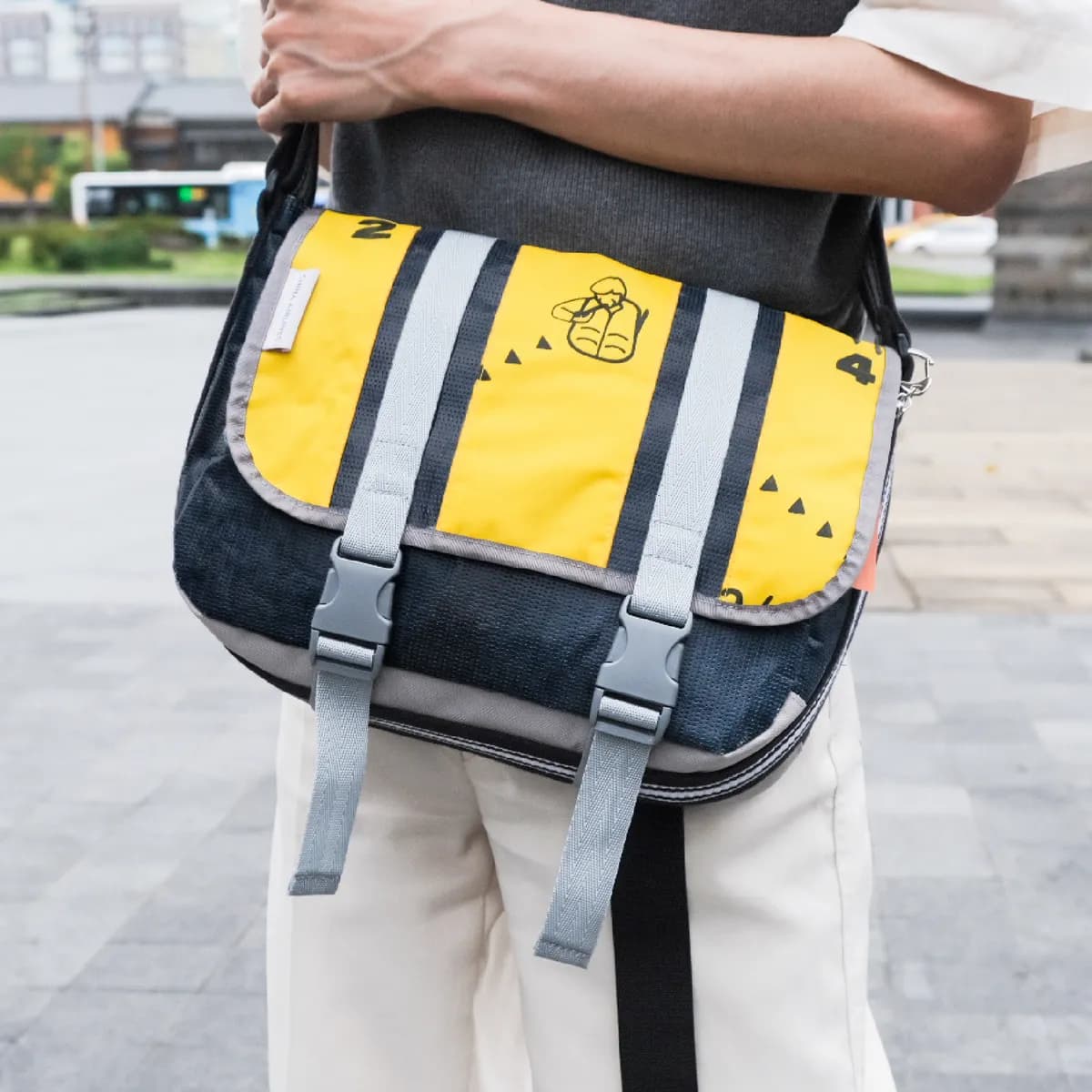 Trail Messenger Bag