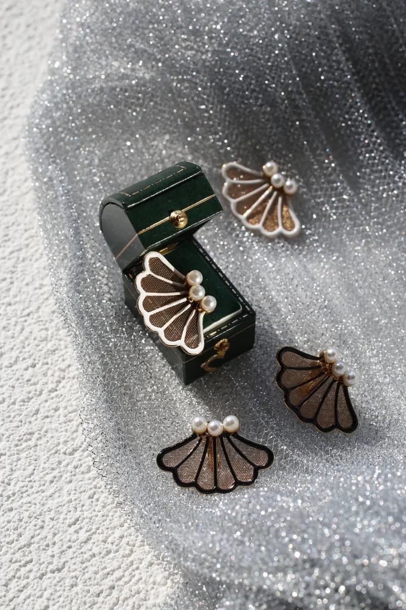 SWAN2.0 Classic Pearl Swan Earrings