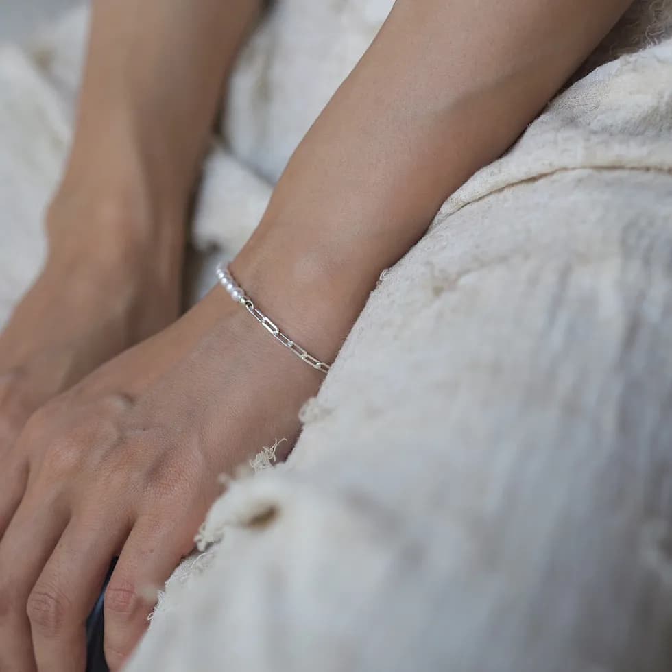 Near Round Pearl Paperclip Bracelet