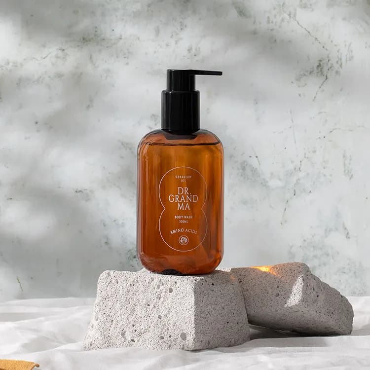 Sake Lees Moisturizing Essential Oil Body Wash