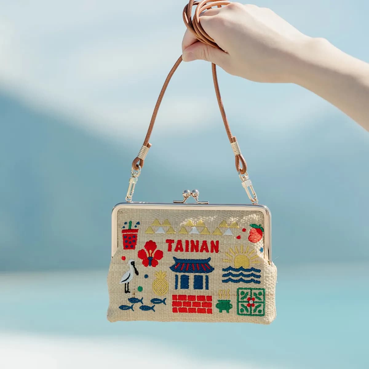 心台南刺繡口金包